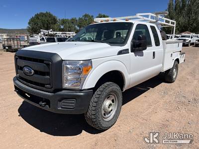 2016 Ford F350 4x4 Extended-Cab Service Truck