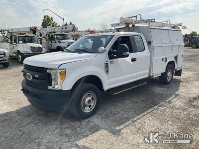 2017 Ford F350 4x4 Extended-Cab Enclosed Service Truck