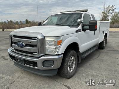 2016 Ford F350 4x4 Extended-Cab Service Truck