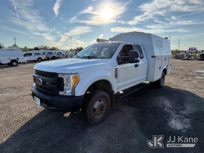 2017 Ford F350 4x4 Extended-Cab Enclosed Service Truck