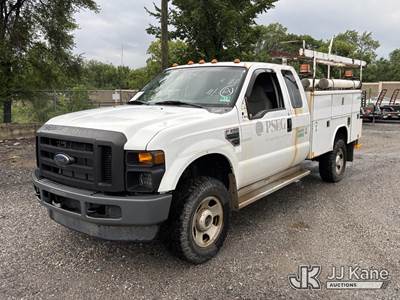 2009 Ford F350 4x4 Extended-Cab Service Truck