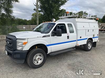 2015 Ford F350 4x4 Extended-Cab Enclosed Service Truck