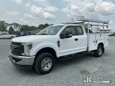 2019 Ford F350 4x4 Extended-Cab Service Truck