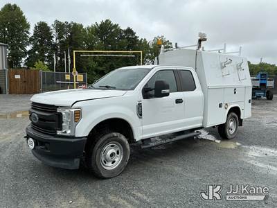 2019 Ford F350 4x4 Extended-Cab Enclosed Service Truck
