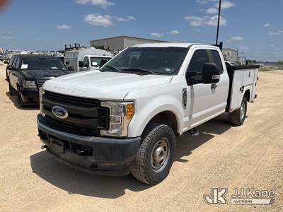 2017 Ford F-350 SD Extended-Cab Service Truck