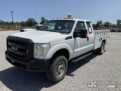 2016 Ford F350 4x4 Extended-Cab Service Truck