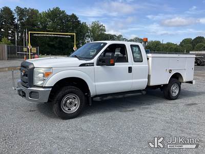 2014 Ford F350 SD 4X4 Extended-Cab Service Truck