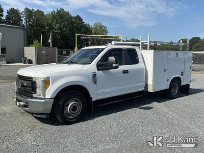 2017 Ford F350 Extended-Cab Service Truck