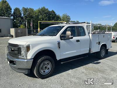2019 Ford F350 4x4 Extended-Cab Service Truck
