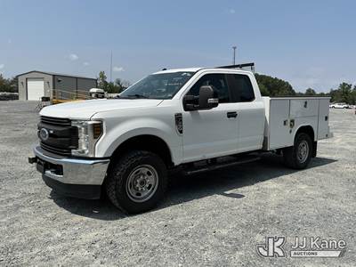 2019 Ford F350 4x4 Extended-Cab Service Truck