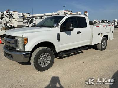 2017 Ford F-350 SD Extended-Cab Service Truck