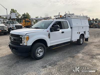 2017 Ford F350 4x4 Extended-Cab Enclosed Service Truck