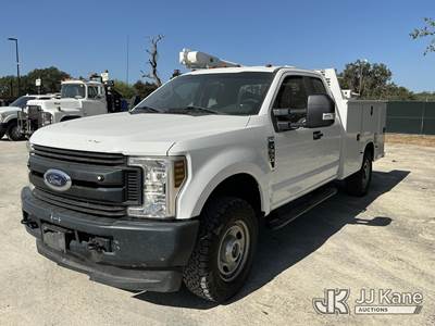 2019 Ford F-350 SD Extended-Cab Service Truck
