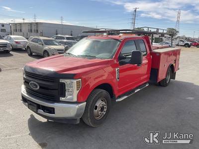 2019 Ford F-350 SD Extended-Cab Enclosed Service Truck