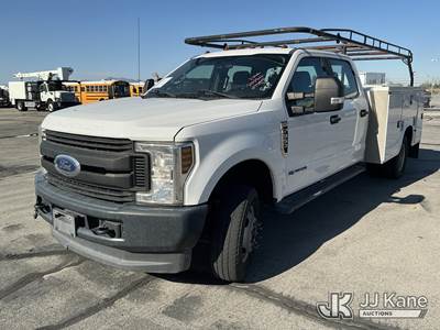 2018 Ford F350 4x4 Crew-Cab Enclosed Service Truck