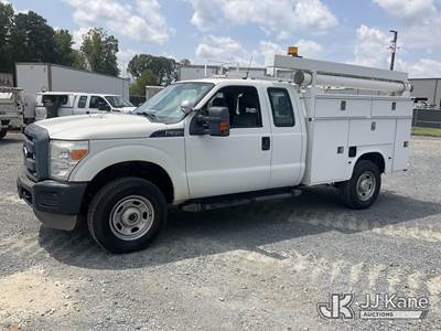 2013 Ford F-350 4X4 Extended-Cab Service Truck