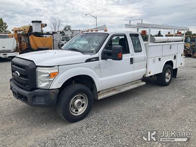 2011 Ford F350 4x4 Extended-Cab Service Truck