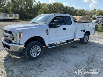 2019 Ford F-350 SD Extended-Cab Service Truck