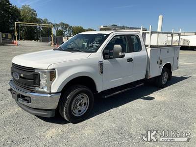 2019 Ford F350 4x4 Extended-Cab Service Truck