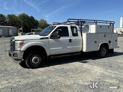 2015 Ford F350 4x4 Extended-Cab Service Truck
