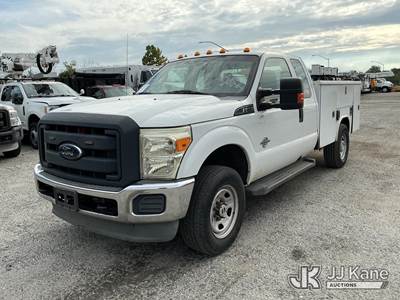 2013 Ford F350 4x4 Extended-Cab Service Truck