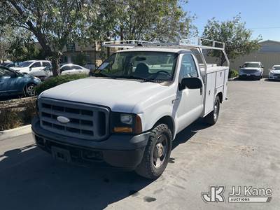 2006 Ford F-350 SD Enclosed Service Truck