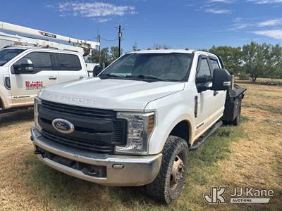 2018 Ford F-350 SD Crew-Cab Flatbed/Service Truck