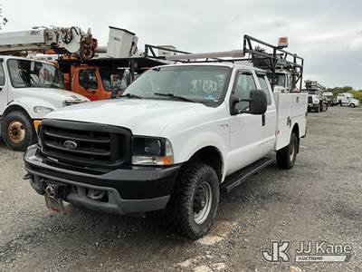 2003 Ford F350 4x4 Extended-Cab Service Truck