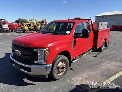 2018 Ford F350 Extended-Cab Enclosed Service Truck