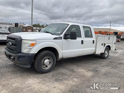 2015 Ford F350 2WD Crew-Cab Service Truck
