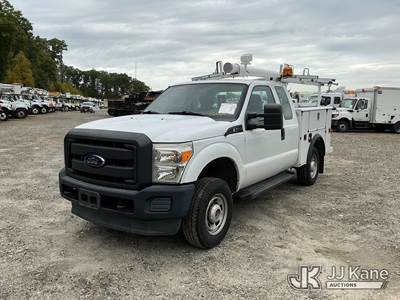 2015 Ford F350 4x4 Extended-Cab Service Truck