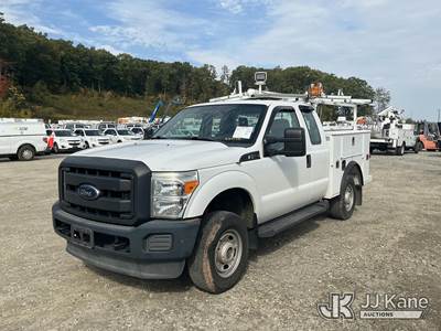 2015 Ford F350 4x4 Extended-Cab Service Truck