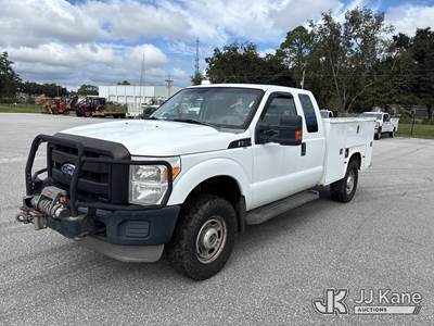 2012 Ford F350 4x4 Extended-Cab Service Truck