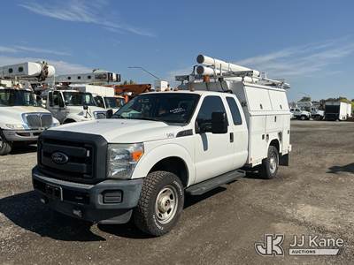 2016 Ford F350 4x4 Extended-Cab Service Truck