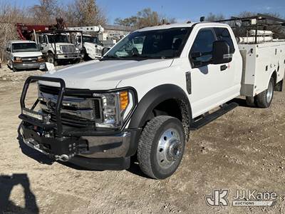 2017 Ford F450 4x4 Extended-Cab Service Truck