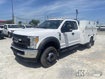 2017 Ford F-450 SD Extended-Cab Service Truck