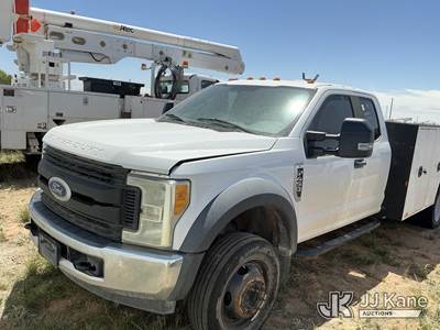 2017 Ford F450 Extended-Cab Service Truck