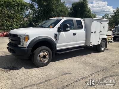 2017 Ford F-450 SD Extended-Cab Welder Truck