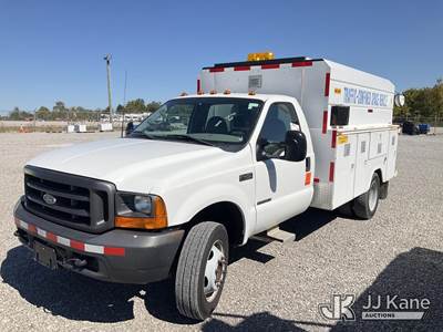 2000 Ford F-450 SD Regular Cab DRW Enclosed High-Top Service Truck