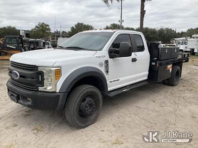 2017 Ford F550 4x4 Extended-Cab Flatbed/Service Truck