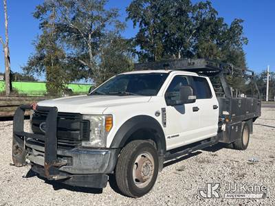 2017 Ford F550 4x4 Crew-Cab Flatbed/Service Truck