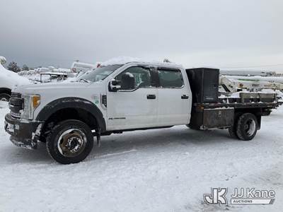 2017 Ford F550 4x4 Crew-Cab Flatbed Truck