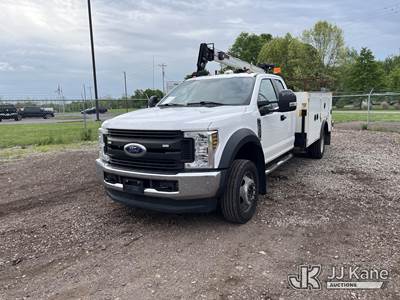 2018 Ford F550 4x4 Extended-Cab Service Truck