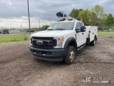2017 Ford F550 4x4 Extended-Cab Service Truck