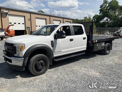 2017 Ford F-550 4x4 Crew Cab Flatbed Truck