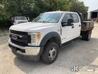 2017 Ford F550 4x4 Crew-Cab Flatbed/Service Truck