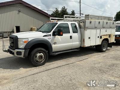2016 Ford F550 4x4 Extended-Cab Service Truck