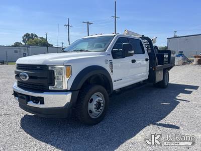 2017 Ford F550 4x4 Crew-Cab Flatbed/Service Truck