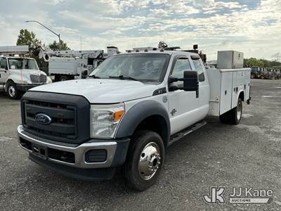 2014 Ford F550 4x4 Extended-Cab Service Truck