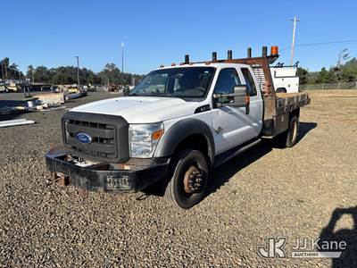 2011 Ford F-550 Extended-Cab Flatbed/Service Truck